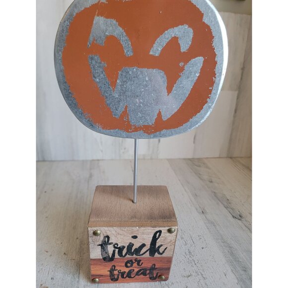 Pumpkin trick or treat centerpiece Halloween home decor sign - Picture 3 of 8
